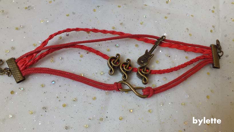 Bracelet manchette cordon rouge clÃ© de sol